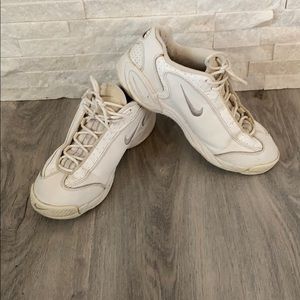 Vintage RARE white Nike running shoes size 8